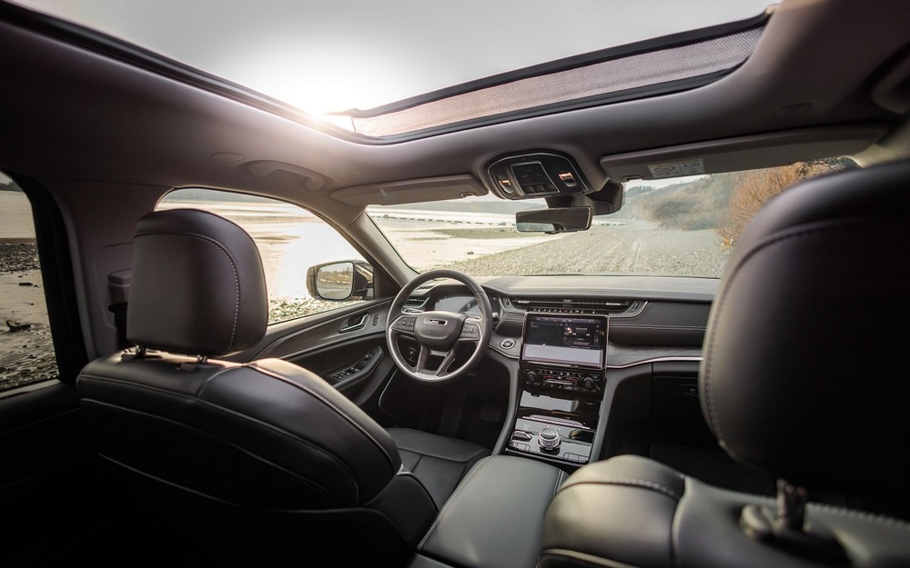 Интерьер Jeep Grand Cherokee