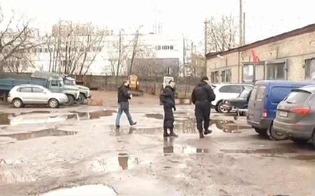 При поиске нелегалов полицейские обнаружили стоянку угнанных машин