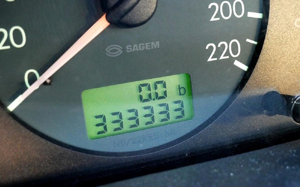 «Это избыточно»: эксперт Шапарин о законе против скручивания пробега