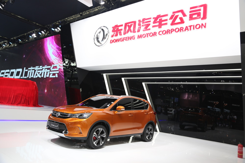 Dongfeng показал в Пекине кроссовер AX5