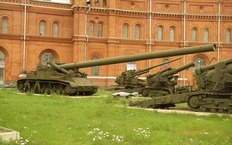 Длина ствола машины 2Б1 - примерно 20 метров, калибр - 420 мм.