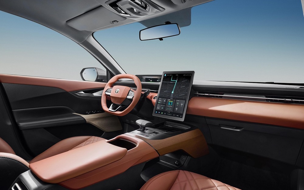 Интерьер Changan Eado
