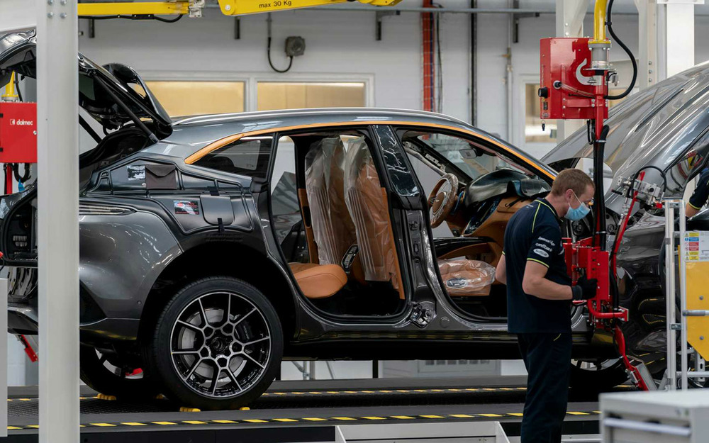 Первый кроссовер Aston Martin - от $192 986