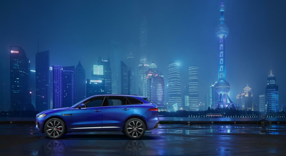 Jaguar показал первый кроссовер в своей истории