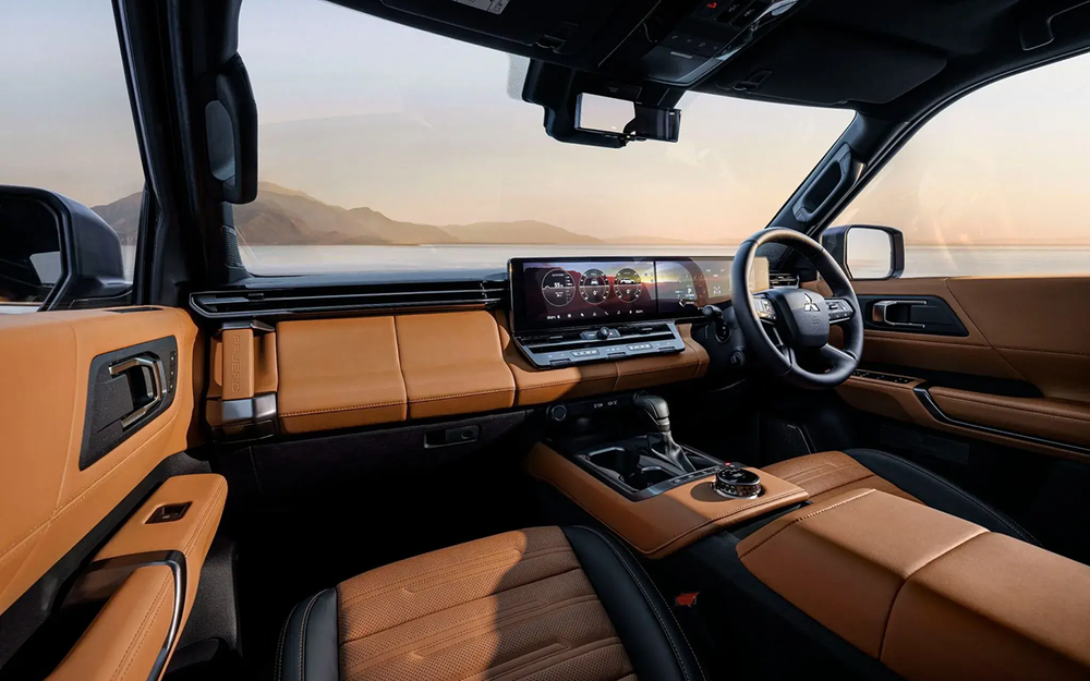 Интерьер нового Mitsubishi Pajero