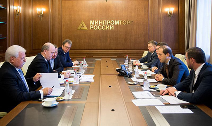 Мантуров напомнил главе АВТОВАЗа об отечественных комплектующих
