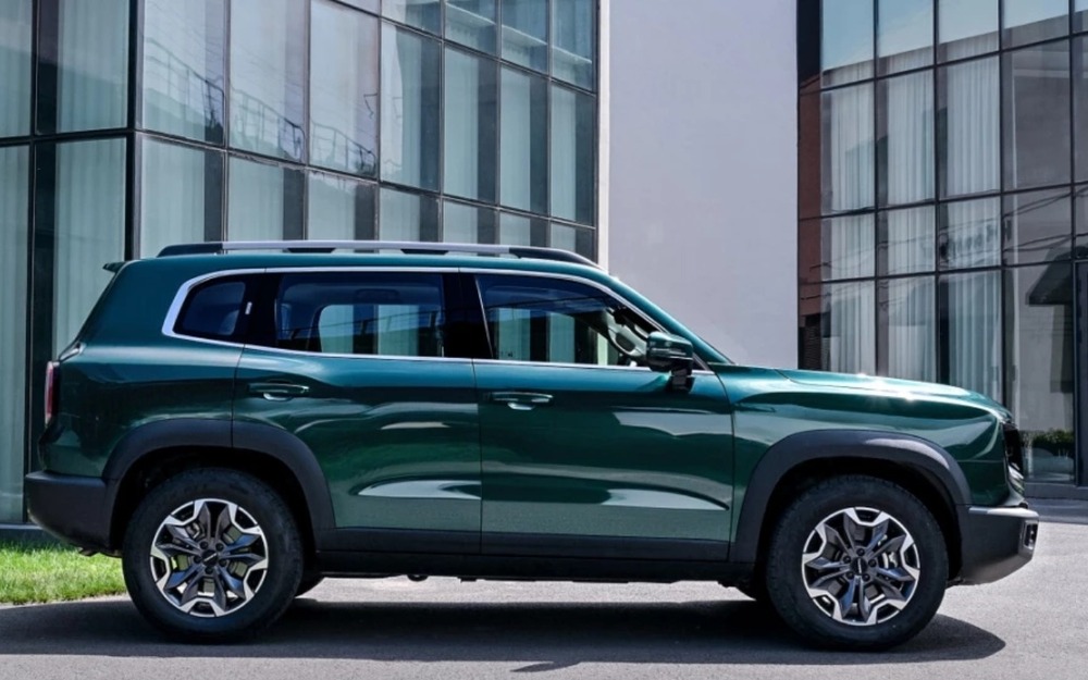 Брутальный кроссовер стал мощнее и обновился для РФ - вот что известно