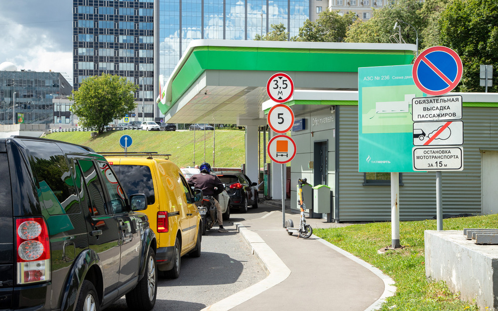 Как бензин может стать поводом безнаказанно опоздать на работу