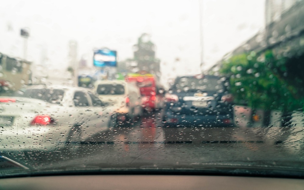 Запотевшие стекла: как победить туман в машине