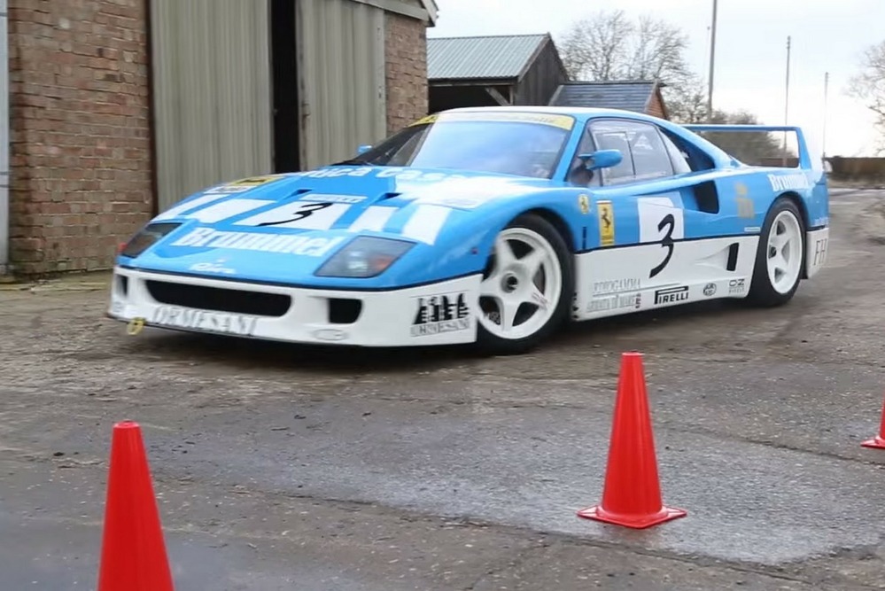 Британские циники устроили родео на Ferrari F40 по ферме (ВИДЕО)