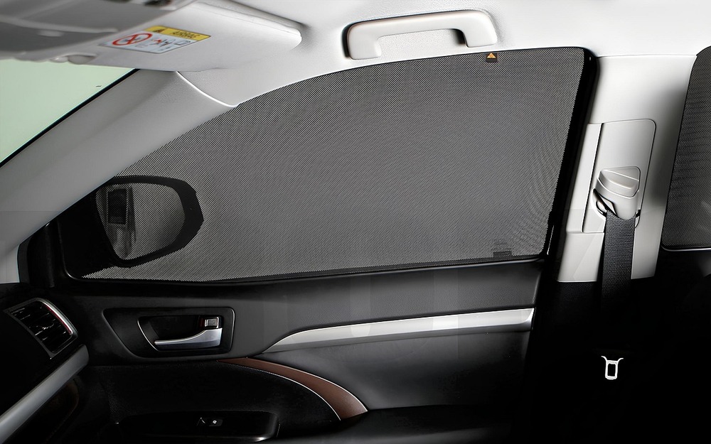 Шторки на окнах автомобиля - можно или нет? Глава ГАИ ставит точку в этом вопросе