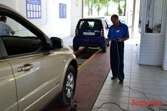 Дезориентировать автомобилистов, спровоцировать подлоги угрожает допущенная неточность в недавнем приказе Минтранса РФ о правилах заполнения диагностической карты при проведении техосмотра, - говориться в письме в «За рулем.РФ».  Редакция разбиралась, не преувеличил ли автор. Похоже, нет.