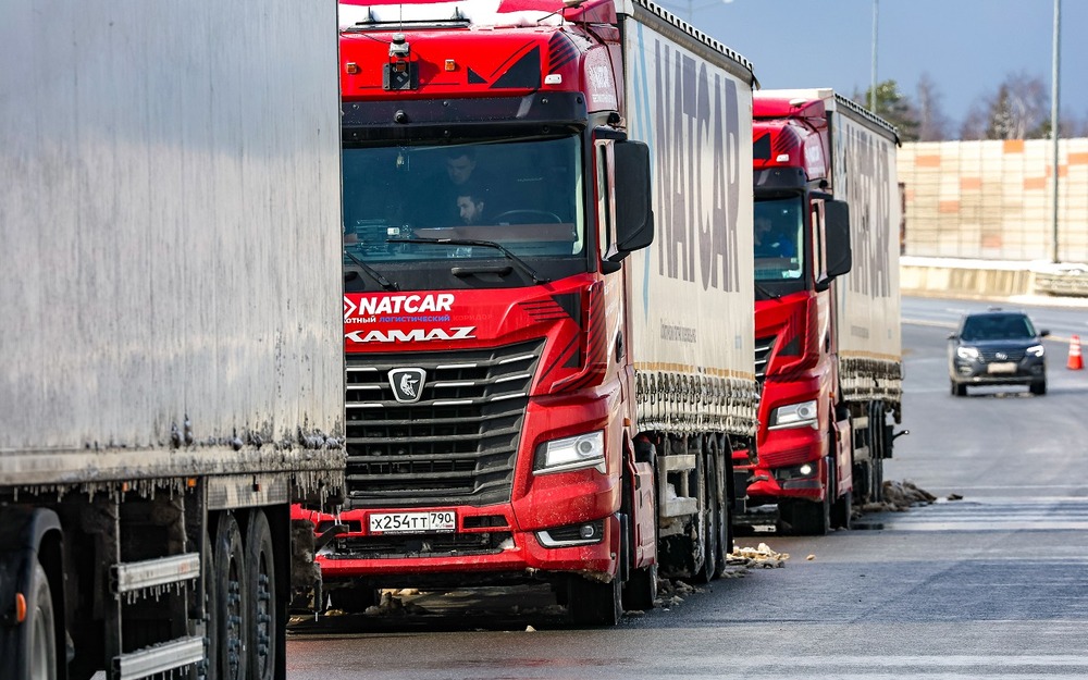 Беспилотные КАМАЗы с оператором в кабине на трассе М-11