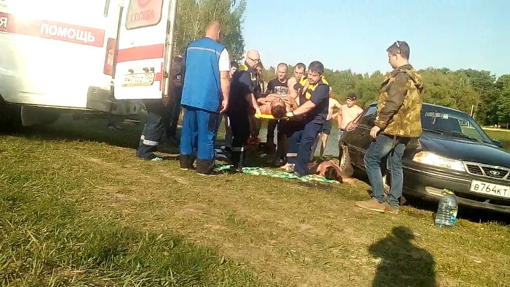 Девушка впервые села за руль и раздавила двоих отдыхавших на пляже