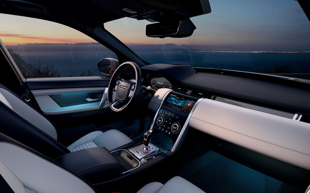 Интерьер Land Rover Discovery Sport 2025