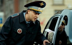 Не договоримся: полиция начала доплачивать сотрудникам, не берущим взятки