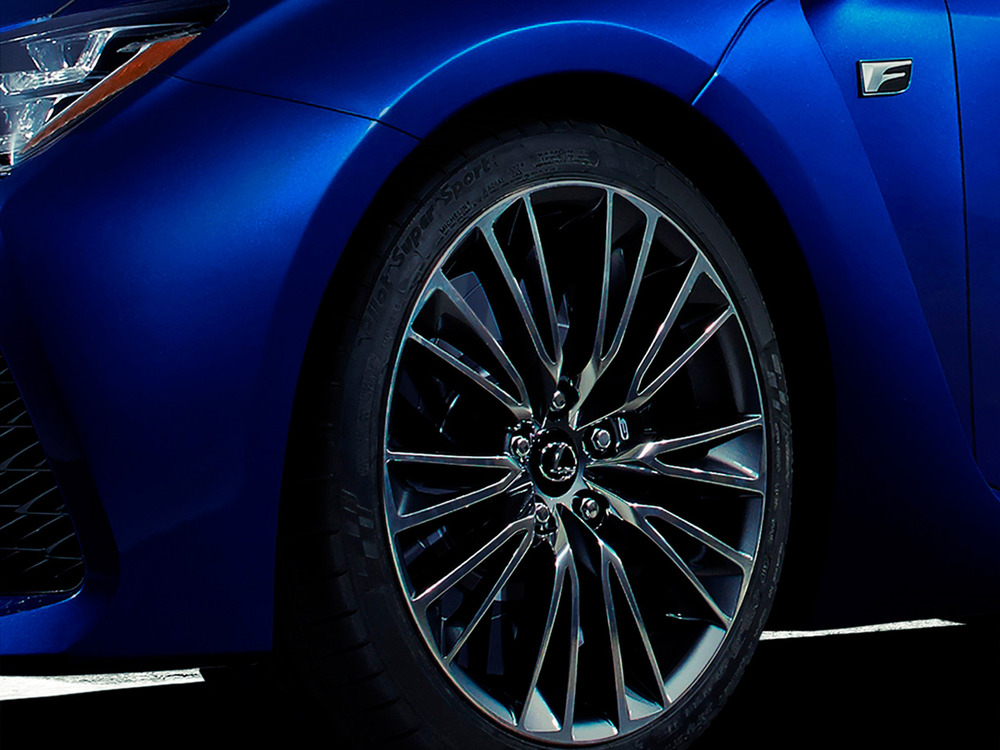 Lexus показал капот нового спорткупе