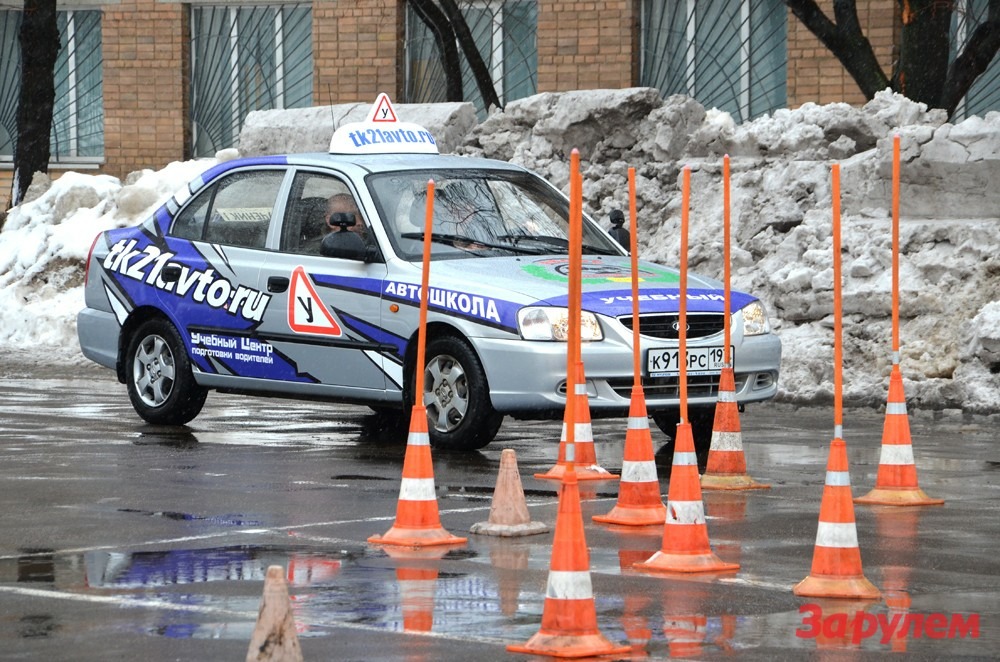 За экзамены в автошколе придется платить