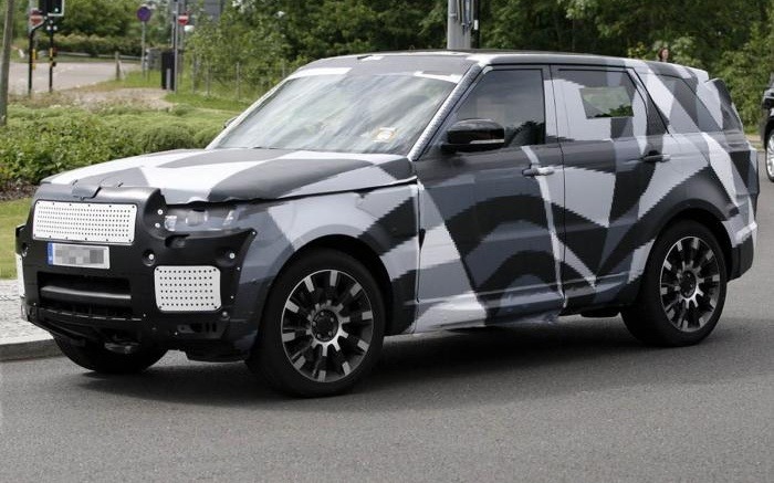 После дебюта флагманского Land Rover - Range Rover - нового поколения на Парижском автосалоне судить о технике следующего «Спорта» станет куда легче. К слову, кое-какие выводы относительно силовых установок мы уже успели сделать…