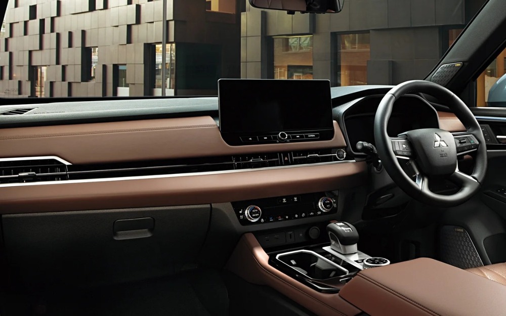 Интерьер Mitsubishi Outlander
