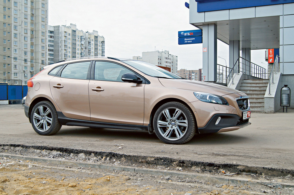 Volvo V40 Cross Country D2: мал золотник... и недорог