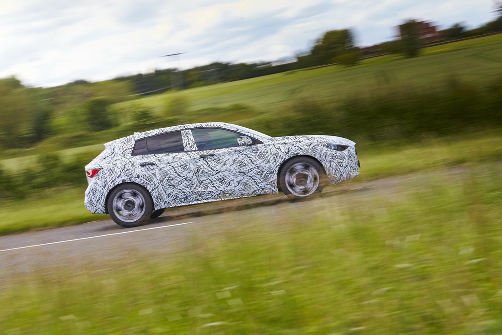 2016 Infiniti Q30 рассекречен досрочно (ФОТО, ВИДЕО)