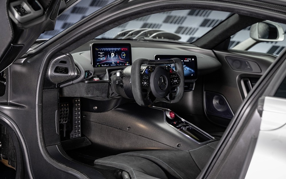 Интерьер Mercedes-AMG One