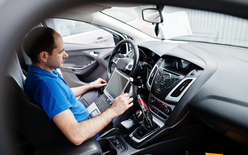 «Умный, но бесит»: почему новые автомобили все чаще злят своих владельцев