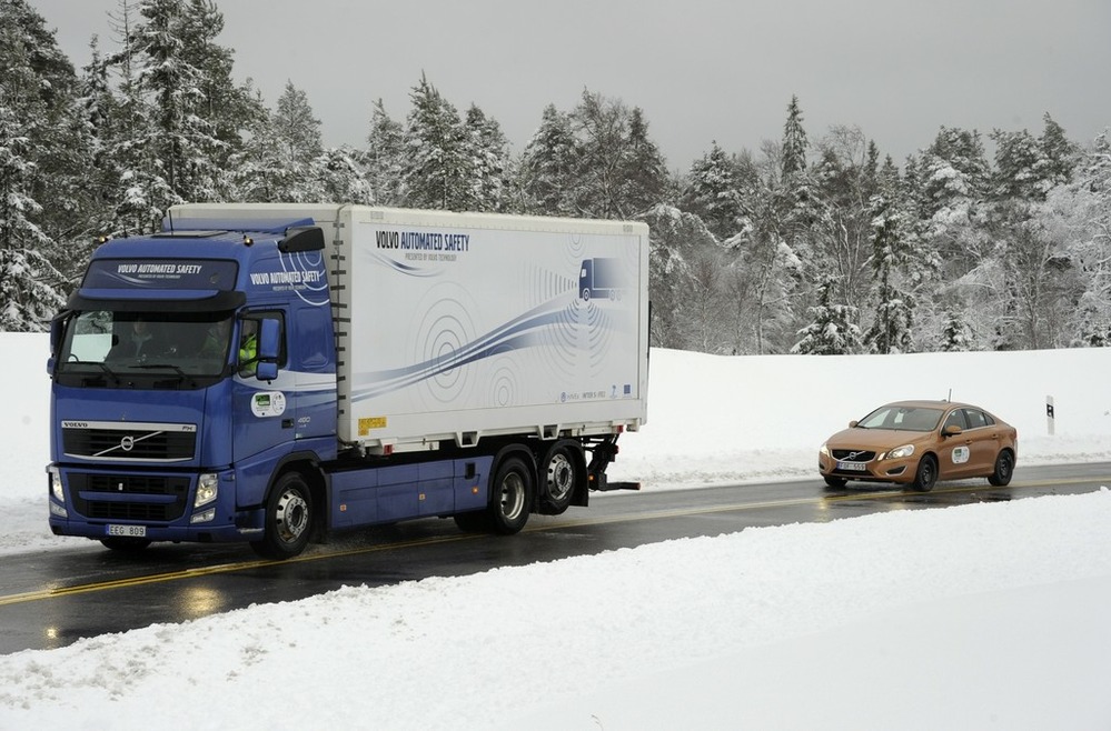 Volvo провела успешные испытания робомобилей