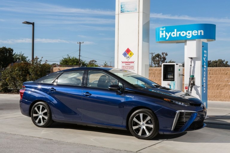 Toyota сомневается в перспективах электромобилей