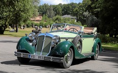 Horch 853 с двигателем мощностью 100 л.с., повышающей передачей, независимыми подвесками и вакуумным усилителем тормозов.