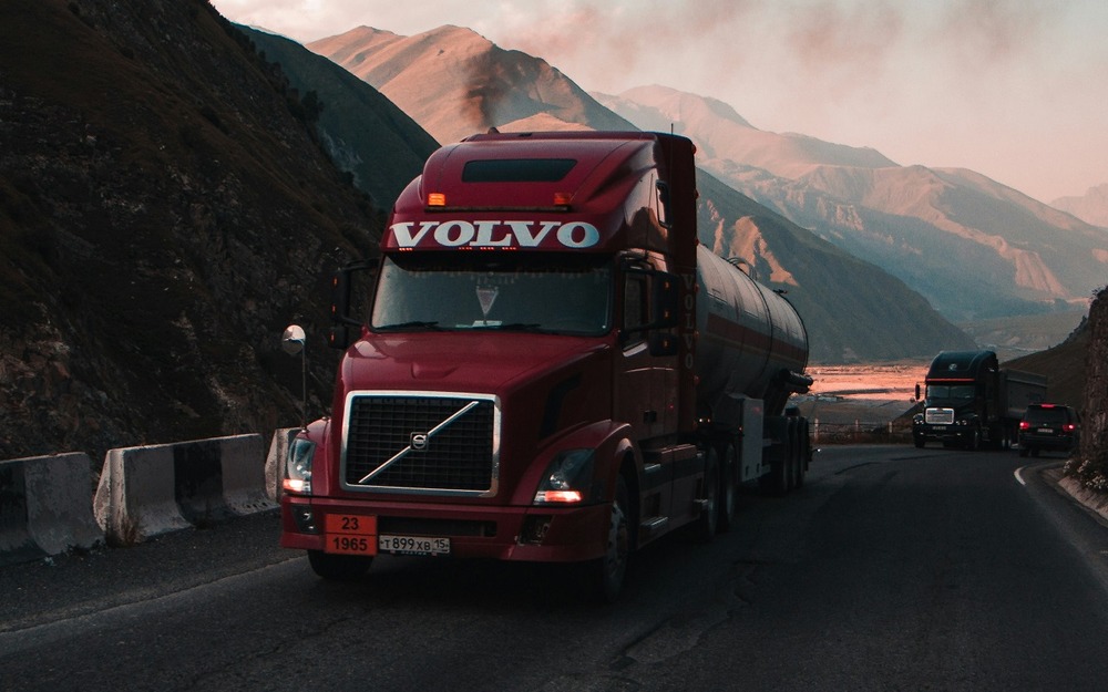 Volvo начала расследование о том, как ее грузовик попал в РФ