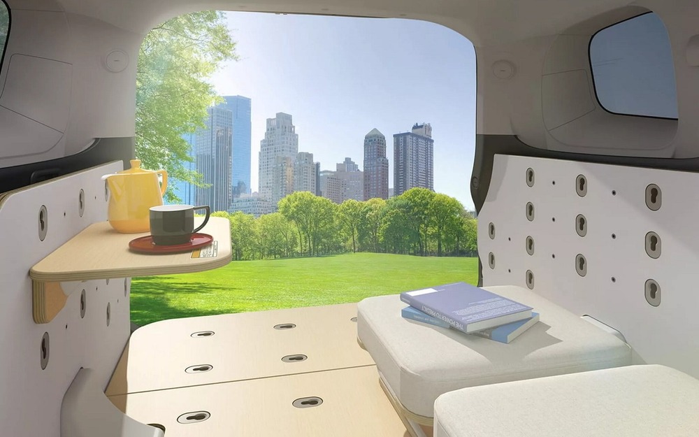 Модульный дом на колесах на базе минивэна Тойота представило японское ателье Modellista