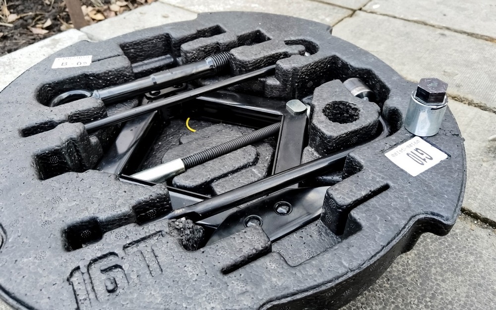 Доработанный органайзер для хранения ключа от секреток для колес.