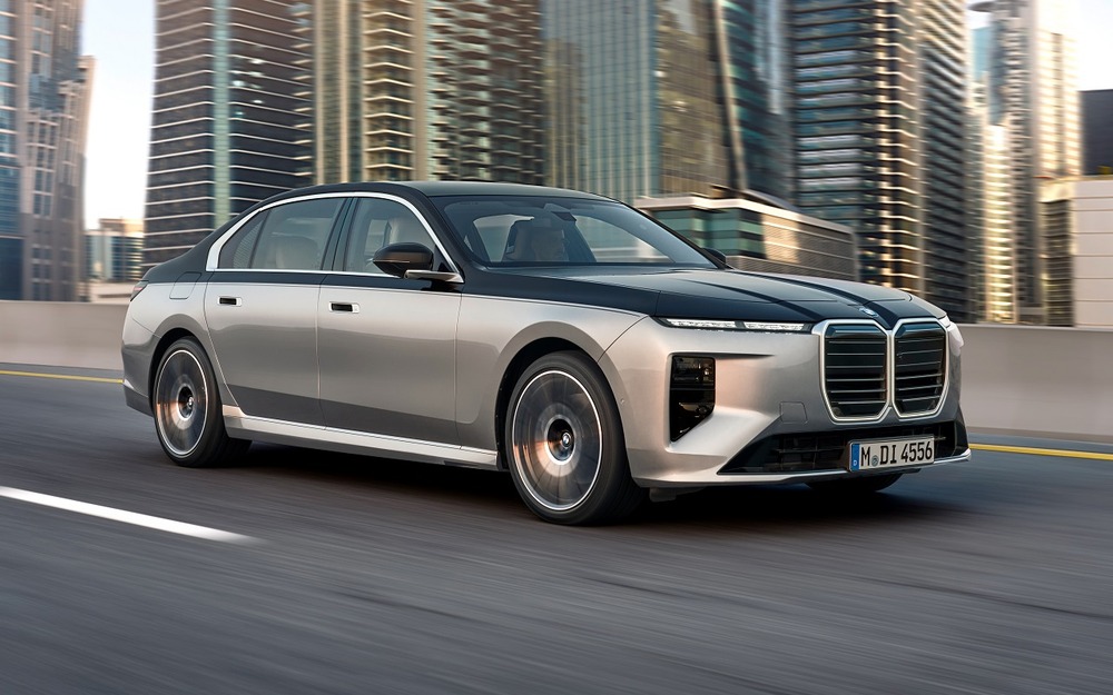 Обновленная BMW 7-й серии едет в РФ - первый обзор