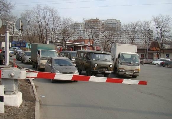 Соглашение о строительстве в столице путепроводов в точках пересечения авто- и железных дорог подписали сегодня мэр Москвы Сергей Собянин и президент ОАО «РЖД» Владимир Якунин. Первый этап программы сотрудничества предусматривает строительство 10 объектов в срок до 2017 года, стоимость проекта - около 10 млрд. руб.