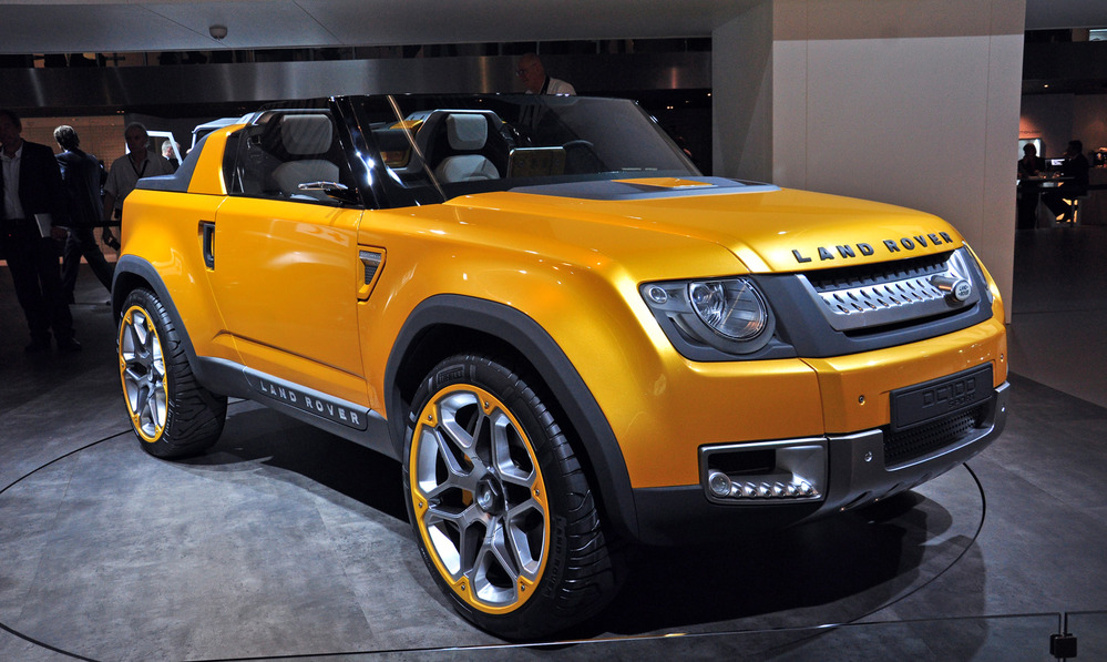 Land Rover DC100 приехал во Франкфурт с «братом»