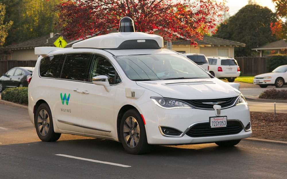 Проблемы с беспилотниками: свет отключили - машины остановились