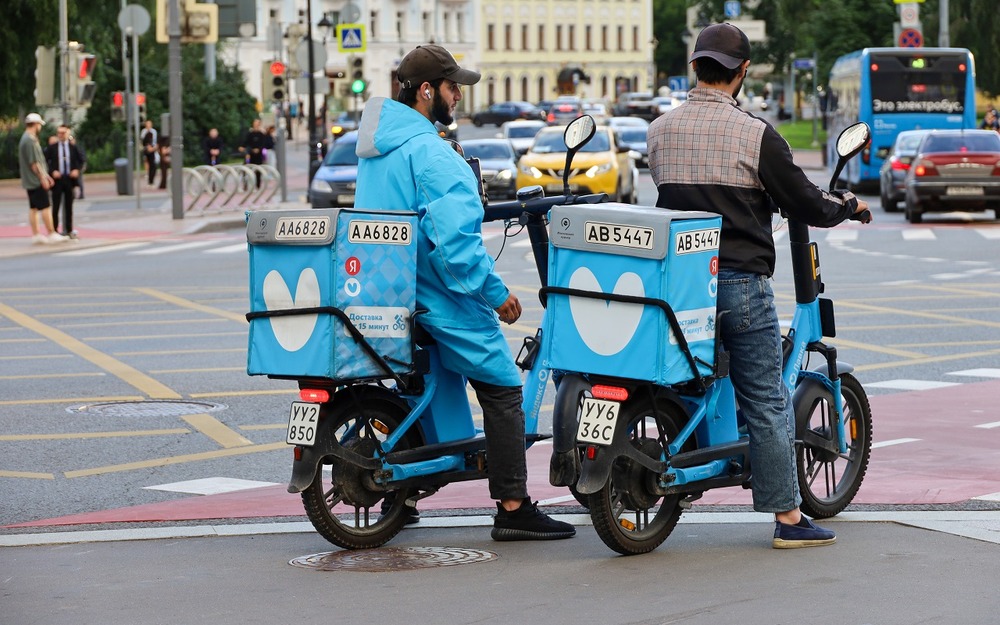 В России введут ОСАГО для курьеров на электротранспорте