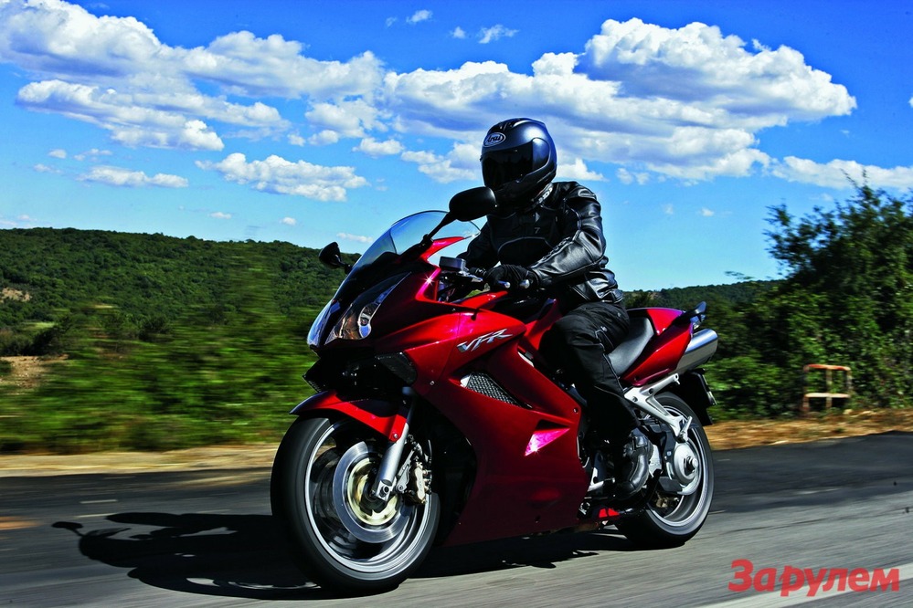 Honda VFR800: 1998 - н.в., 781 см³, 107-108 л.с., 150-450 тыс. руб.