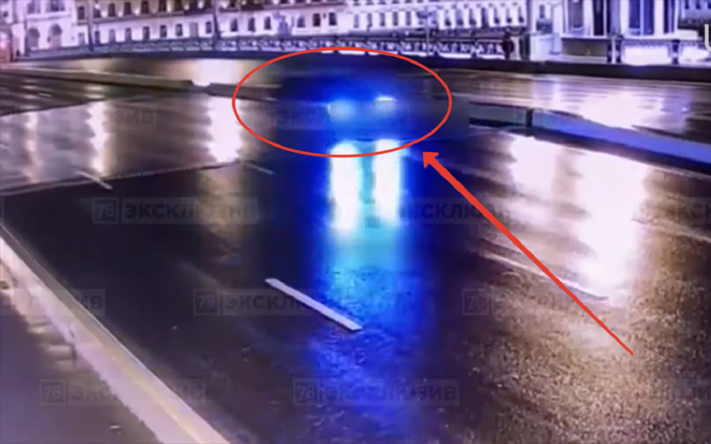 Депутат Госдумы пролетел на машине через разводящийся мост