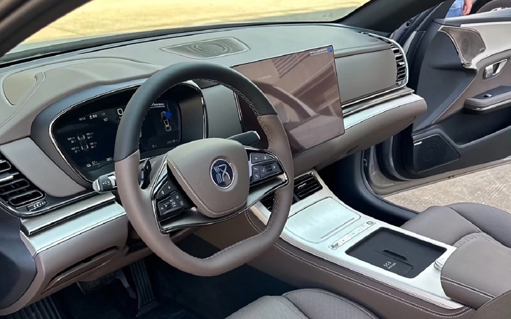 Интерьер BYD Han Intelligent Driving Pilot Edition
