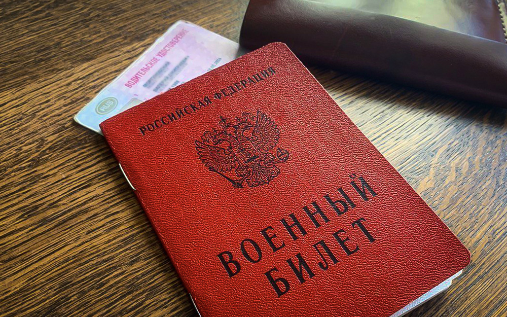 При получении прав предложили требовать предъявления военного билета