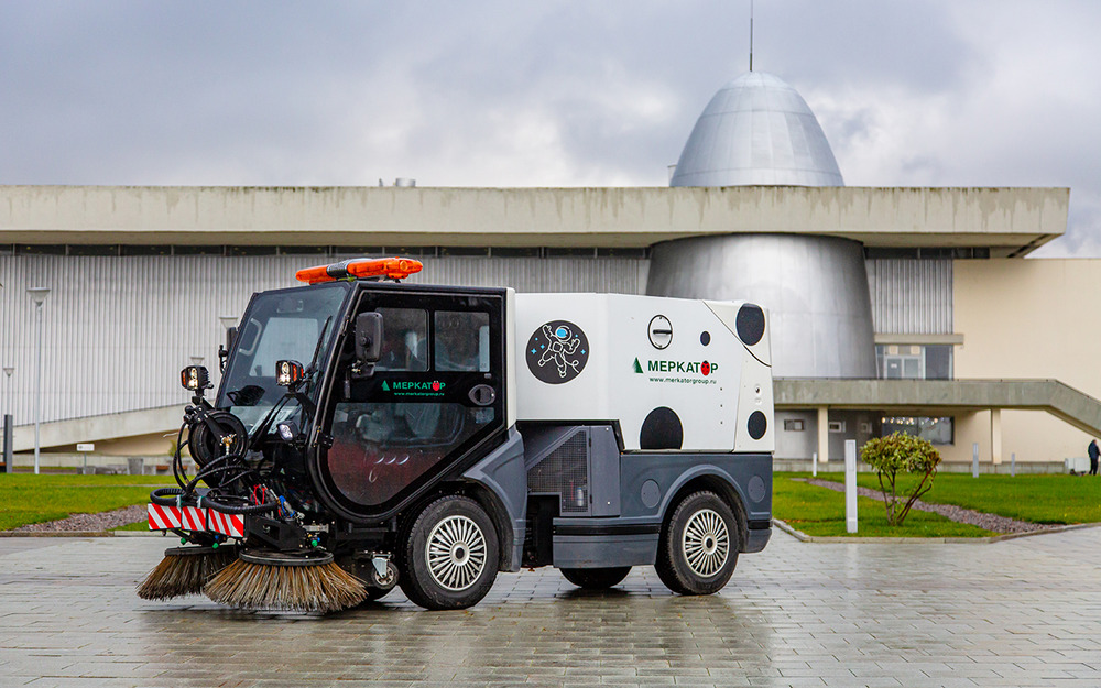Швейцарский нож на колесах - одна машина взамен бригады дворников и парка техники
