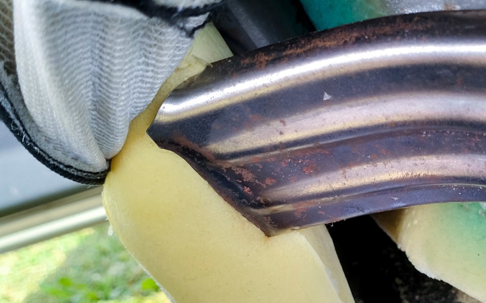 Отремонтированная спинка кресла