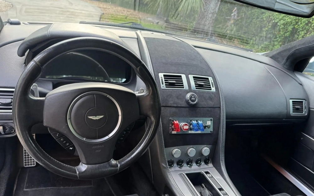 Aston Martin DB9