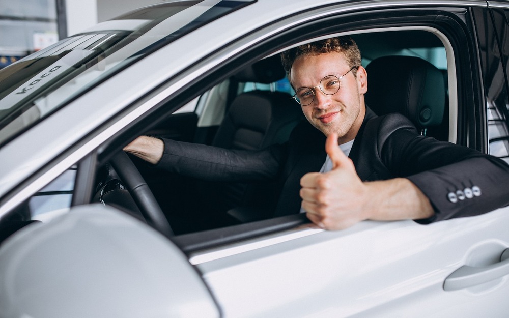 Пусть ваша машина всегда будет верным спутником: с Днем автомобилиста!