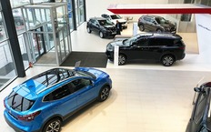 Продажи новых автомобилей резко снизились в России