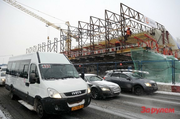 На выездах из Москвы могут построить эстакады для легковых автомобилей