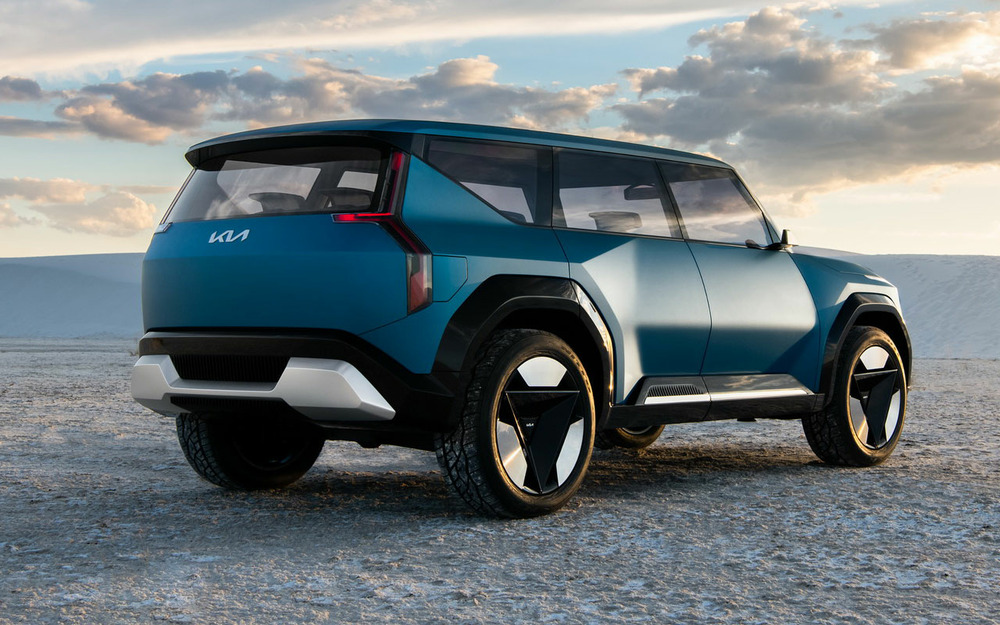 Новый кроссовер Kia - первое видео и секреты салона
